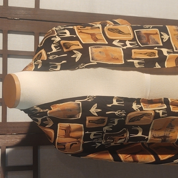 Black and Tan Giraffe Print Scarf with Fringe - Picture 4 of 5